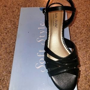 Women's sz 8.5 Soft Style Starlite black heels